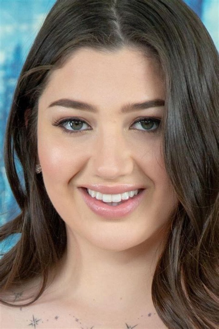 Alyx Star: Age, Bio, Net Worth & Career - Everything You Need to Know!