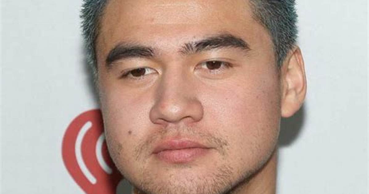 Calum Hood – Bio, Height, Age, Ethnicity, Girlfriend, Facts About the Bassist