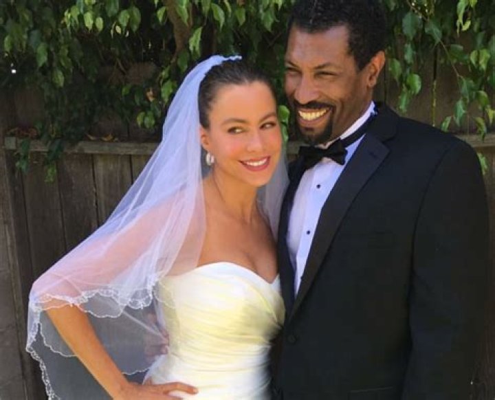 Deon Cole's Wife: A Comprehensive Look at the Comedian's Personal Life and Journey