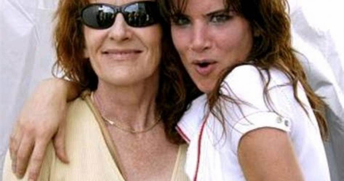 Glenis Duggan Batley: Facts About Juliette Lewis Mother
