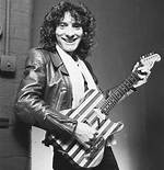 How Much Money Does Albert Lee Make? Latest Albert Lee Net Worth Income Salary