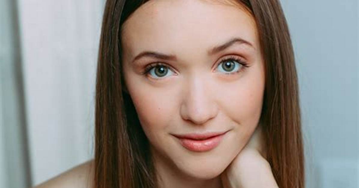 How Old Is Farryn Vanhumbeck Form Big Eyes?