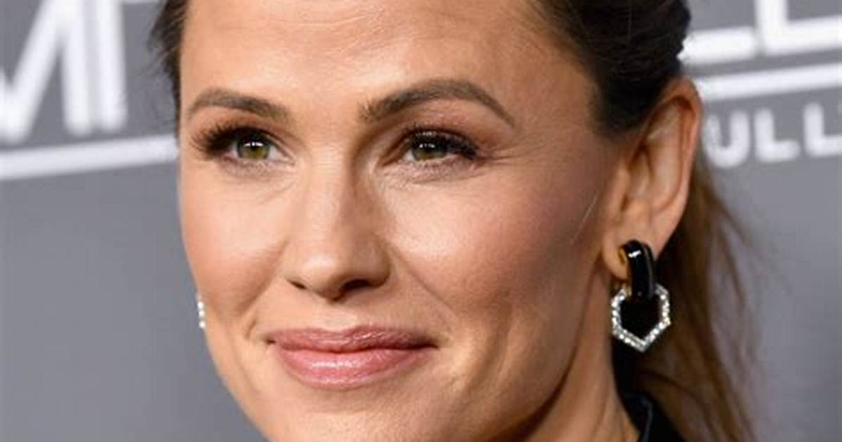 Jennifer Garner's Stirring Role in Pearl Harbor: an Unforgettable Performance