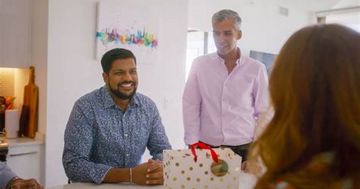 Meet Indian Matchmaking Vinesh Vasnani His Bio Parents