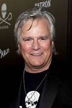 Richard Dean Anderson Bio, Wiki, Age, Height, Wife, Daughter, Movies, and Net Worth.