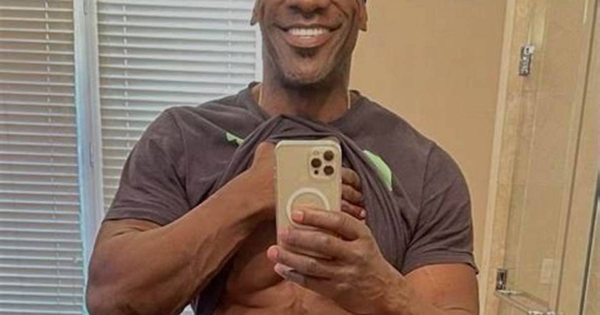 Shannon Sharpe - Age, Bio, Birthday, Family, Net Worth