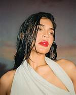 Syncvib | Kylie Jenner Shows off Massive 40Ft Christmas Tree