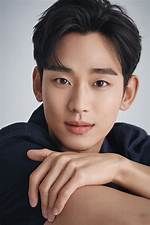 Unveiling the Enigma: Kim Soo Hyun's Height in Feet