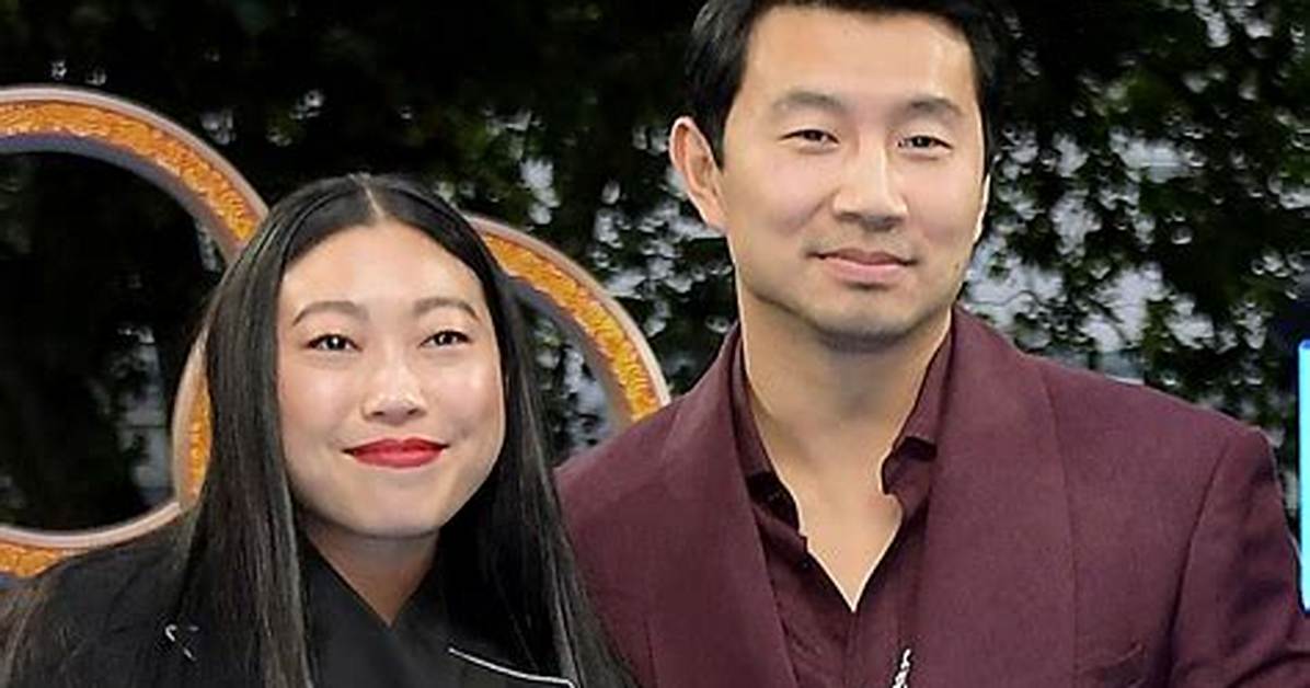 Who's Awkwafina Dating? the Truth About Her Love Life