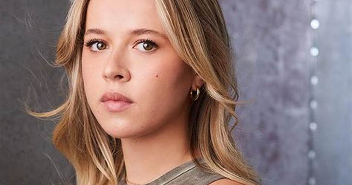 Zensync | Holly Barrett Biography